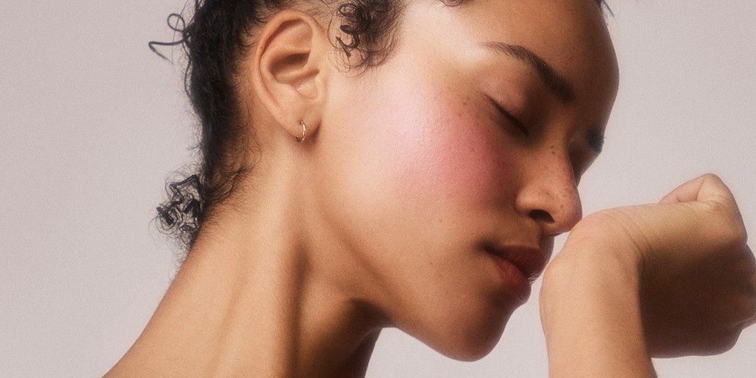 20 Aphrodisiac Fragrance Notes That Set the Mood